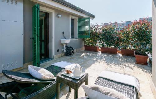 a patio with chairs and tables on a balcony at Villetta Solanum in Viareggio