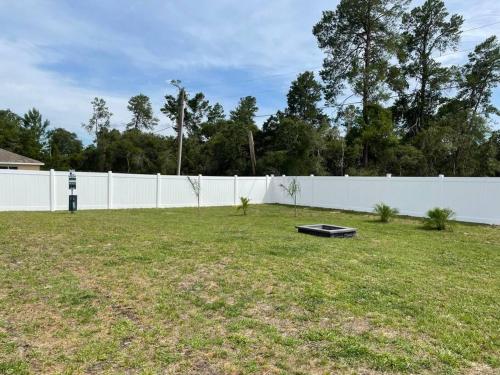 Κήπος έξω από το Dog Friendly Home With Fenced Yard & Work Spaces