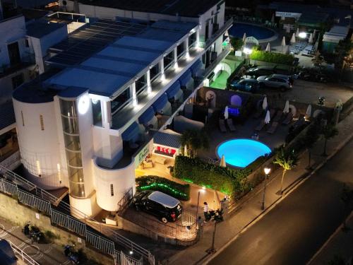 Kolam renang di atau dekat dengan Bougainville Luxury Boutique Hotel