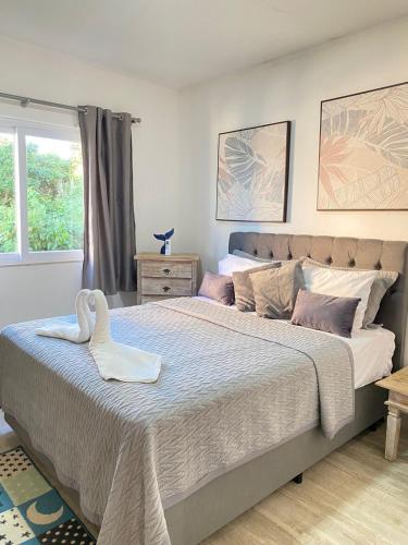 a bedroom with a large bed with a chair on it at Casa Ibiza - Pontal do Atalaia - Arraial do Cabo in Arraial do Cabo