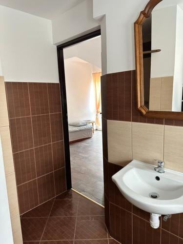 a bathroom with a sink and a mirror at Pokoje Teligi 4 pokój 3 in Świnoujście