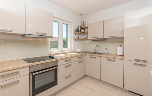 2 Bedroom Beautiful Home In Rogoznica