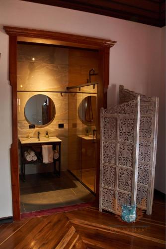 a bathroom with a shower with a sink and a mirror at Hotel San Miguel de Salento in Salento