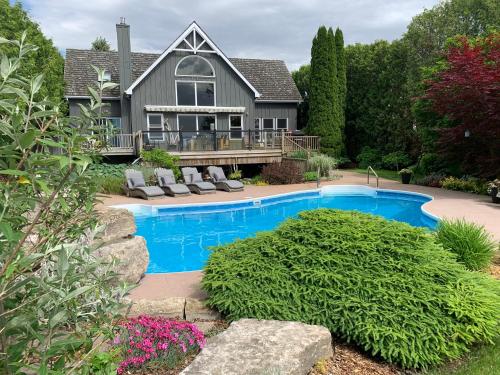 a house with a swimming pool in the yard at Drift in Goderich