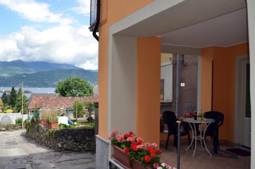 a balcony of a house with a table and chairs at Guesthouse Serena in Stresa
