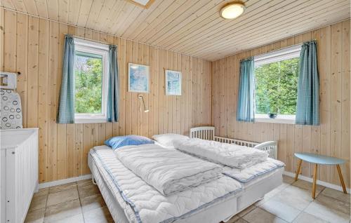 Ένα ή περισσότερα κρεβάτια σε δωμάτιο στο 7 Bedroom Gorgeous Home In Vinderup