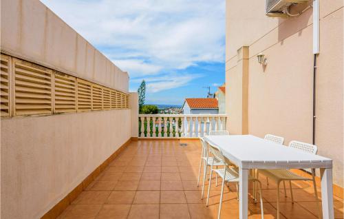 a patio with a table and chairs on a balcony at Beautiful Home In Oropesa Del Mar in Oropesa del Mar