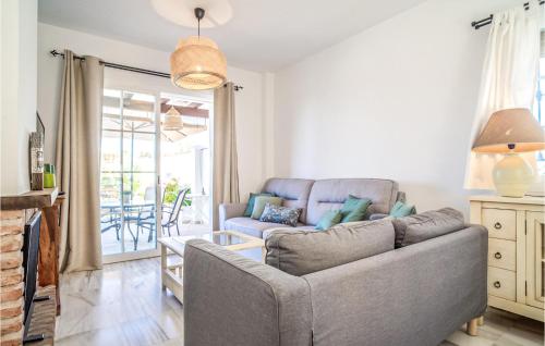 Χώρος καθιστικού στο Cozy Home In Nerja With Kitchen
