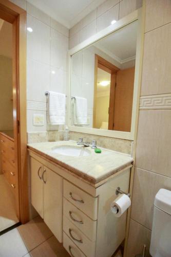 a bathroom with a sink and a mirror at Apartamento Duplex Place Vendome! Moema, 58m2, Amplo, Conforto, Luxo! Servicos, Estacionamento, Internet, Metro! in Sao Paulo