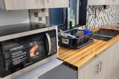 Dapur atau dapur kecil di A Modern Escape"Style, Comfort, and Convenience 3 bedroom