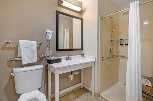 Koupelna v ubytování Best Western Suites Columbus