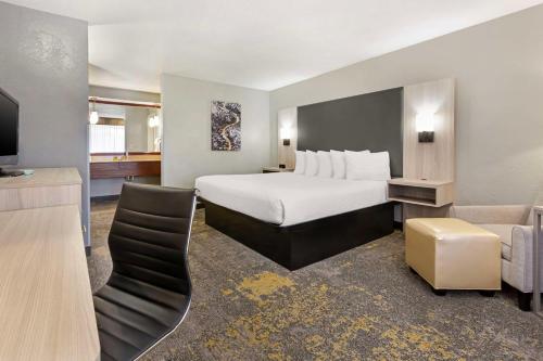 Postel nebo postele na pokoji v ubytování Best Western Plus Weston Inn