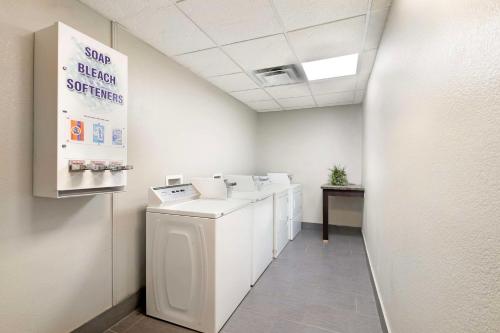 Фотография из галереи Best Western Savannah Airport Inn & Suites в Саванне