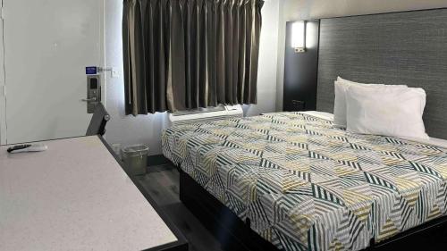 Ένα ή περισσότερα κρεβάτια σε δωμάτιο στο Motel 6-Meridian, MS