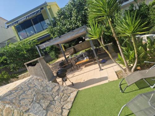 Seaside apartments with a swimming pool Poljica, Trogir - 18634