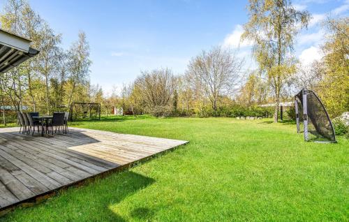 Κήπος έξω από το 4 Bedroom Awesome Home In Kalundborg