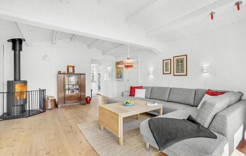 Χώρος καθιστικού στο 4 Bedroom Awesome Home In Kalundborg