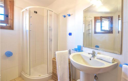 a white bathroom with a sink and a shower at Stunning Apartment In Torre Dei Corsari in Torre Dei Corsari