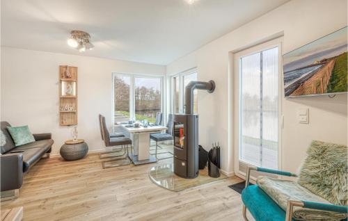 Posezení v ubytování Gorgeous Home In Tossens With Wifi