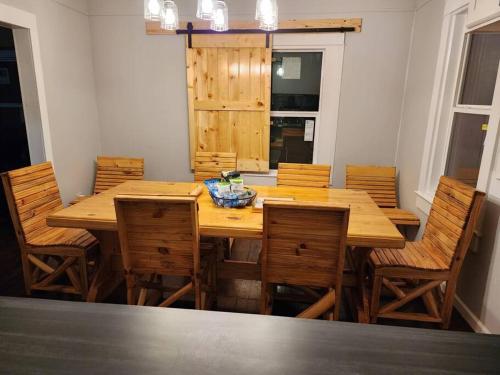 Ruang duduk di Messick Farmstyle Home
