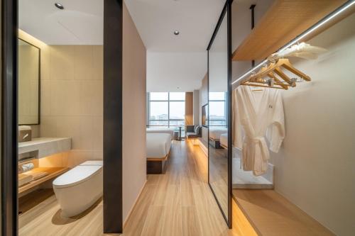 Ένα μπάνιο στο Fairfield by Marriott Hangzhou Wulin Square, China