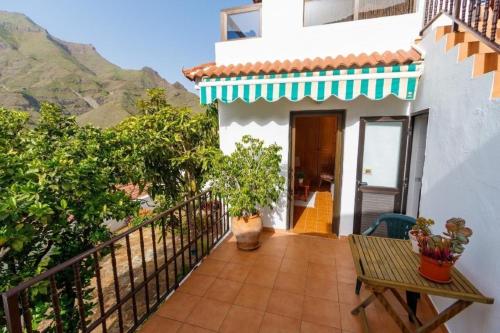 a balcony of a house with a view of the mountains at Mirador de la Suerte in Agaete