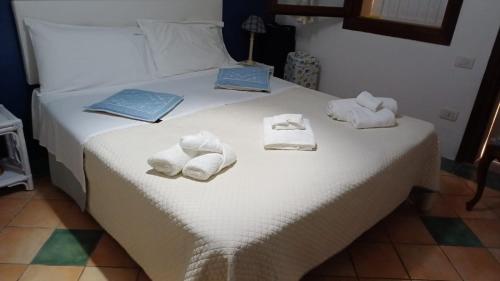 Ένα ή περισσότερα κρεβάτια σε δωμάτιο στο Villa Angel avec vue magique