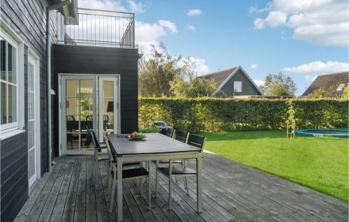 Un jardín fuera de Gorgeous Home In Samsø With Wifi