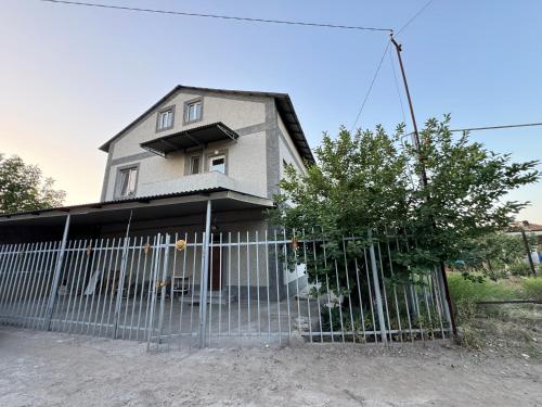 Budova, kde se bed and breakfast nachází