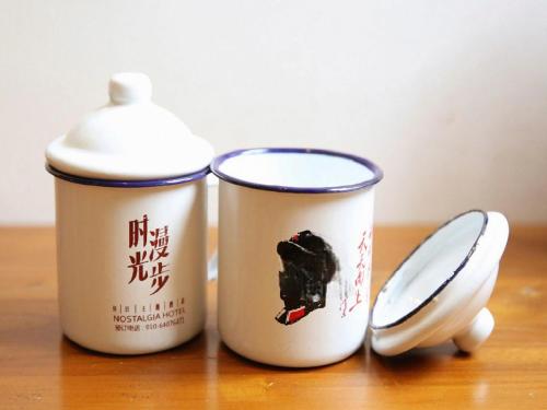 two bottles of milk and a mirror on a table at Nost algia Hotel Beijing Tiananmen Square & Qianmen Subway St ation 时光漫步酒店 北京天安门广场前门地铁站店 Free laundry service in Beijing