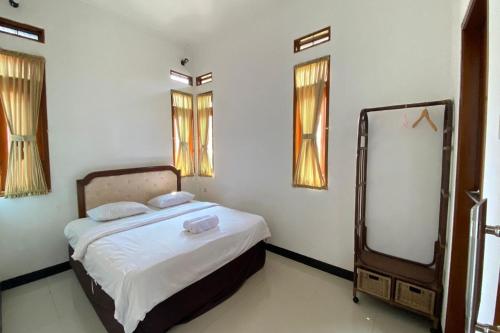 a bedroom with a bed and a mirror in it at Nirwana Lembang in Tangkubanperahu