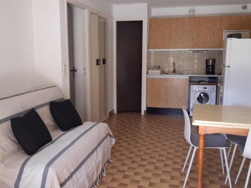 Photo de la galerie de l'établissement T3 37m² plain-pied, plage et centre proches, parking privé, 5/6 pers - FR-1-798-28, à Leucate