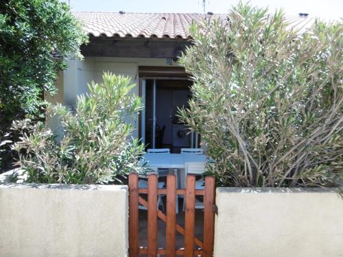 Photo de la galerie de l'établissement Charmante villa 4 pers. avec mezzanine, terrasse ombragée & parking, proche port et plage - FR-1-798-44, à Leucate