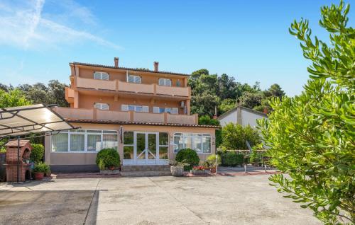 Φωτογραφία από το άλμπουμ του Cozy Apartment In Palit With Kitchen σε Palit