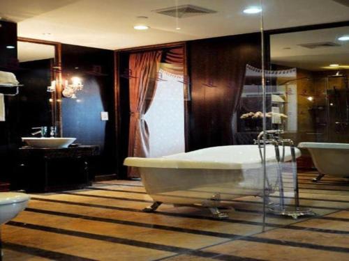 a large bathroom with a tub and two sinks at Qingdao Danube International Hotel in Qingdao