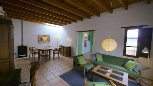 Un lugar para sentarse en Großes Ferienhaus in Guatiza mit Gemeinsamem Pool