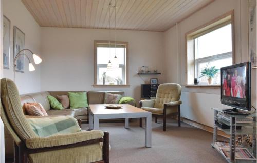 TV a/nebo společenská místnost v ubytování Holiday Home Holmsland Klitvej Ringkøbing