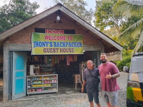 Επισκέπτες που μένουν στο Jhony's Backpacker-Guest House only stay here book treking with us
