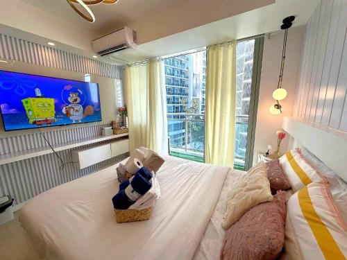 Letto o letti in una camera di Azure Paranaque Staycation by The Lush - Bahamas