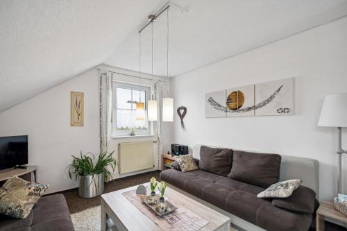 Ruang duduk di Schönes Appartement in Lutzerath mit Garten, Terrasse und Grill