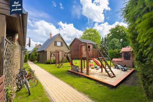 CAŁOROCZNE DOMKI NAD MORZEM I JEZIOREM