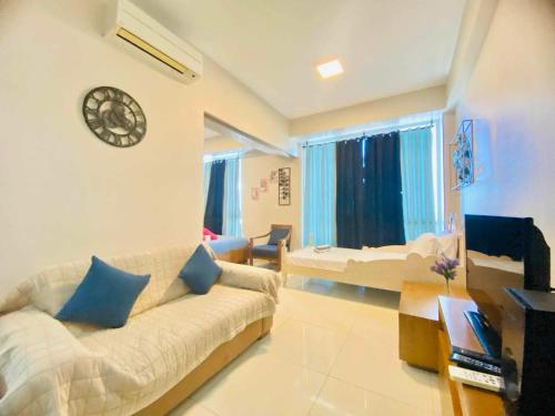 Ένα ή περισσότερα κρεβάτια σε δωμάτιο στο Mactan Newtown with seaview