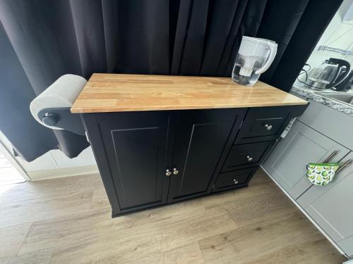 Кухня или мини-кухня в Midtown Charm: 1BR Urban Pad
