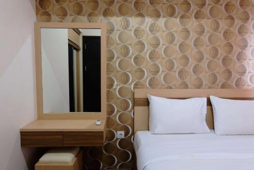 Postel nebo postele na pokoji v ubytování Cozy & Tranquil 1BR Apartment Casa De Parco BSD By Travelio