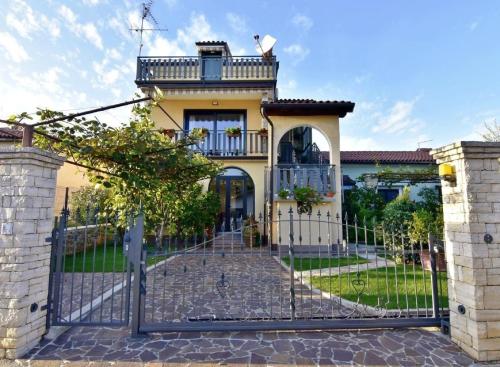 Tolles Appartement in Umag mit Grill, Terrasse und Garten