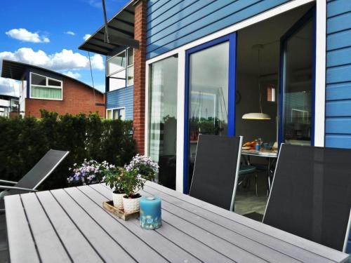 a table with a blue candle on a patio at Ferienhaus Jasmijn mit Garten und Terrasse in Anjum