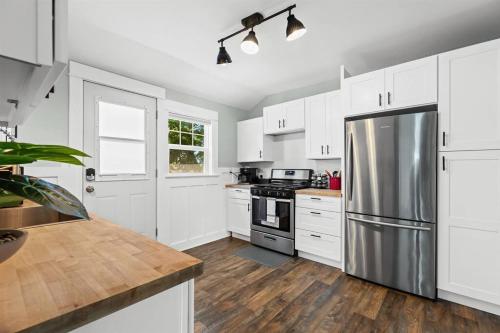 Η κουζίνα ή μικρή κουζίνα στο New! 2BR near Lake at Anchor Bay