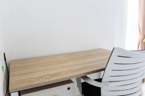 Fotografie z fotogalerie ubytování New and Luxury Studio at Casa De Parco Apartment By Travelio v destinaci Tangerang