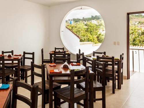 Un restaurante o sitio para comer en Hotel Casa Suite Curiti