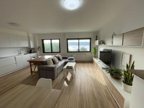a living room with a couch and a table at Mirador Puerto Náutico, con parking gratis, in Moaña